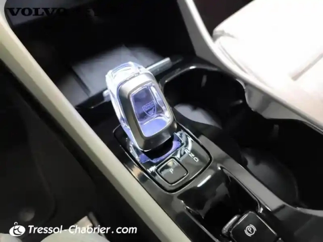 Volvo Xc40 t4 recharge 129+82 ch dct7 ultimate — photo 24