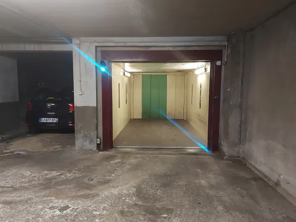 Loue parking - 10m²