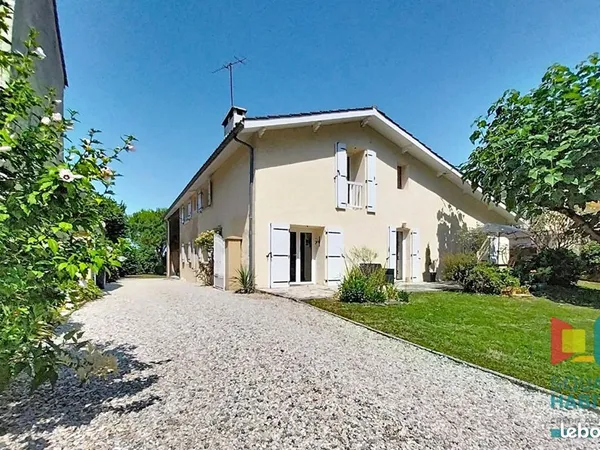 Maison 7 pièces 235 m²