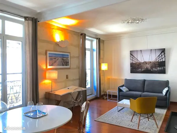 Beau 2 pièces meublé 60 m2 à 3 mn de la Comédie