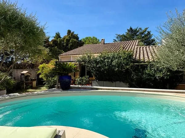 Villa plain pied avec piscine
