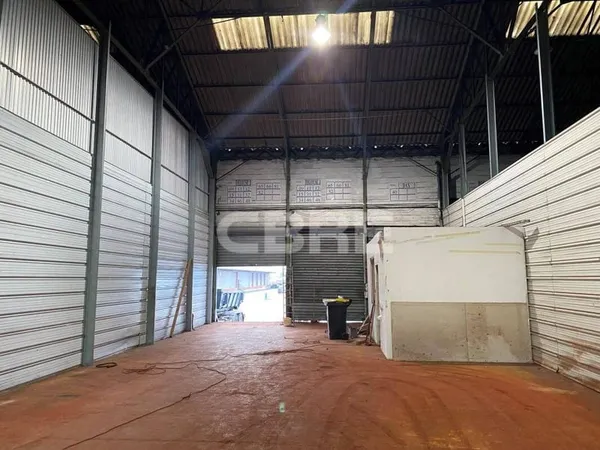 Local d'activité 210 m²