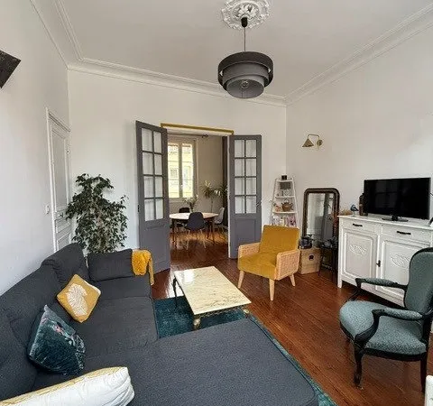 QUARTIER SAINT HONORE MAISON AUX BEAUX VOLUMES AVEC LE CHARM