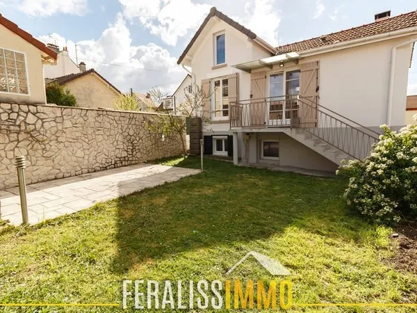 Maison individuelle fin d'Oise 5 min du RER A et jardin sans