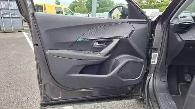 Peugeot 2008 puretech 100 s&amp;s bvm6 — photo 32