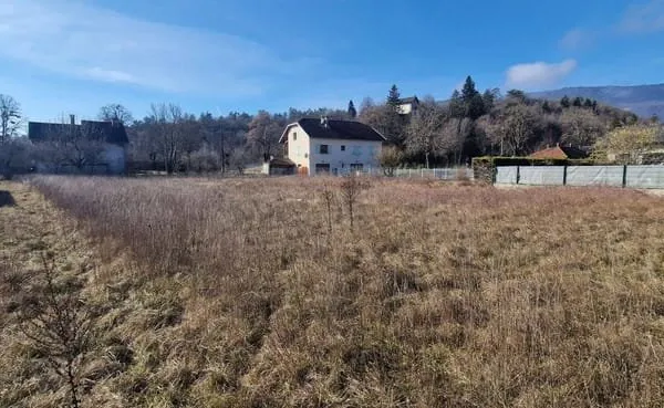 Terrain constructible 1289 m²