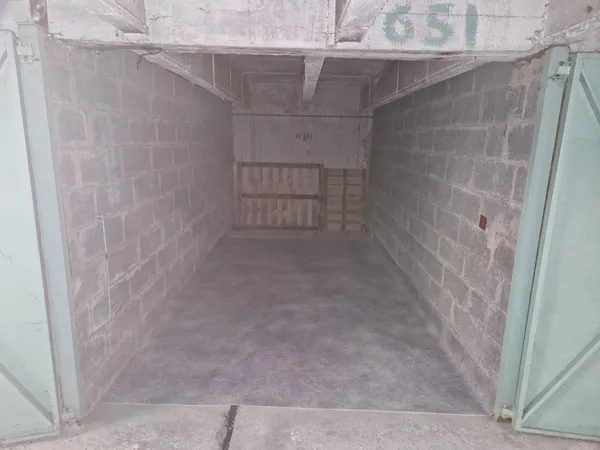 Loue box parking