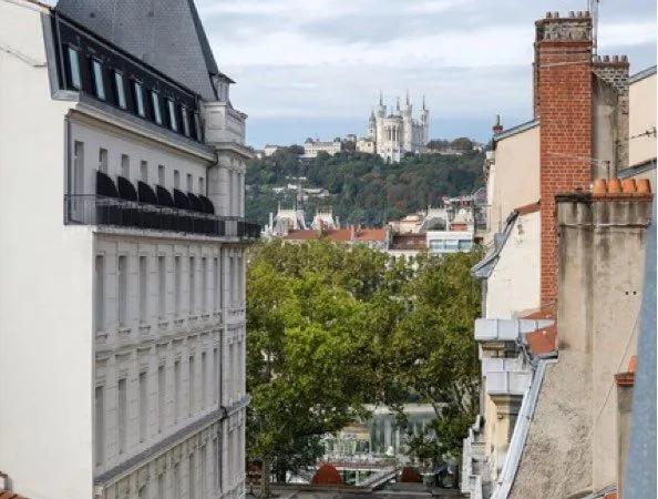 T2 dernier étage Lyon 6 calme et vue