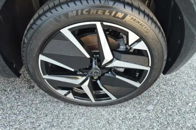 Peugeot 208 electrique 50 kwh 136ch — photo 38