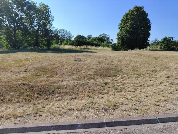 Terrain à vendre à 5 mn du Valduc.