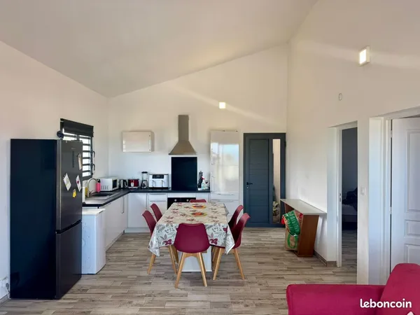 T2 meuble de standing a la sortie de la saline les bains