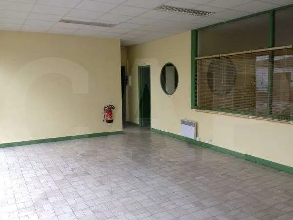 Bureau et espace de travail Location Lanester 93m² 850€