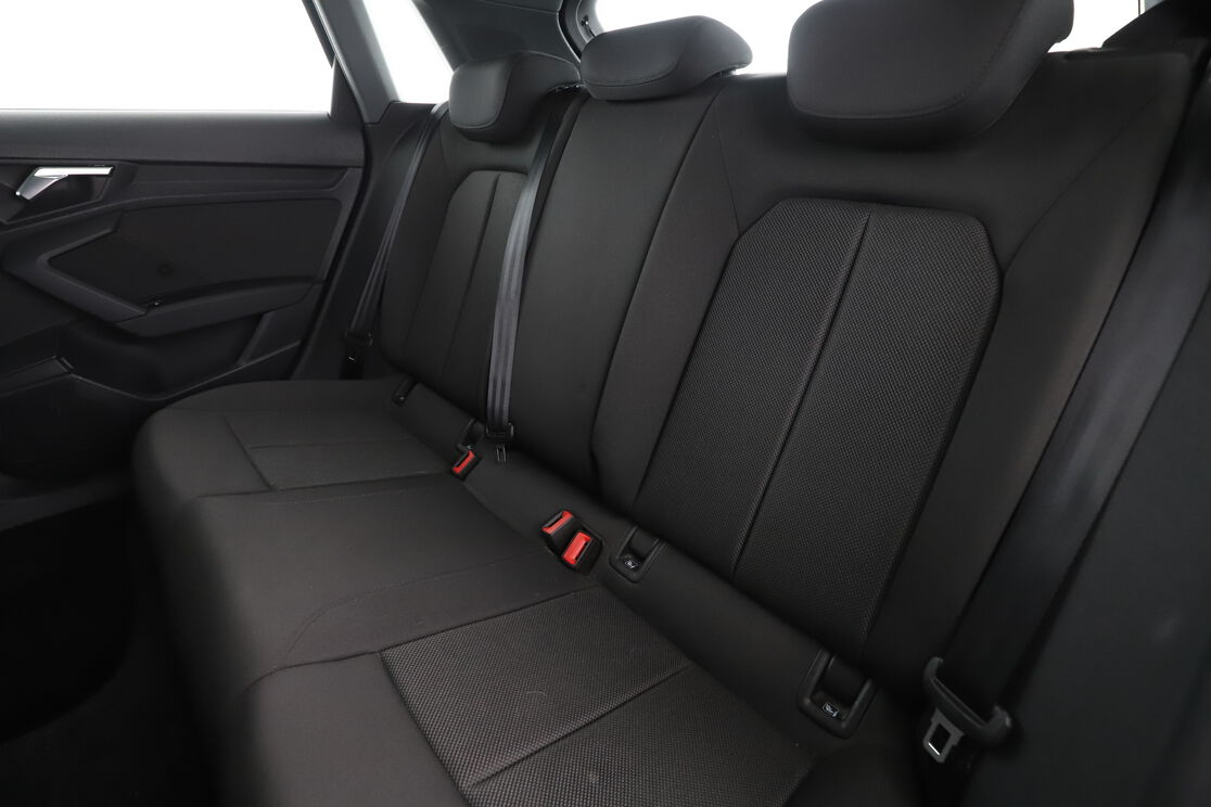 Audi A3 Sportback 30 TDI S Tronic 7 — photo 13