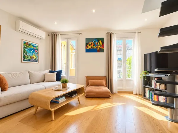 A vendre appartement 3 pièces en duplex à Saint Raphaël en plein coeur de centre ville