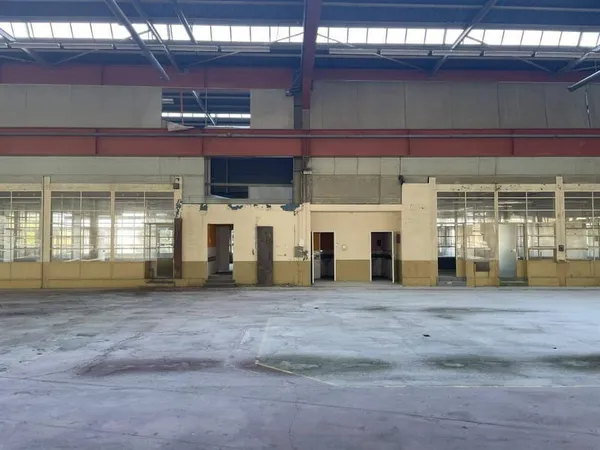 Entrepôt 7850 m²
