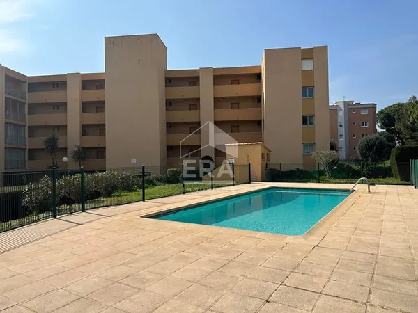 Dernier étage, Piscine, vue mer et terrasse profonde pour ce studio coup de coeur