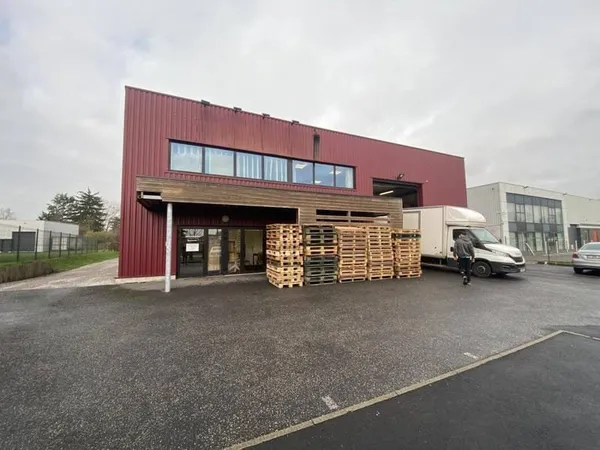 Local d'activité 1650 m²