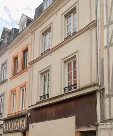F2 de 45 m² situé dans un immeuble ancien au coeur d'un quartier central et attractif de Rouen