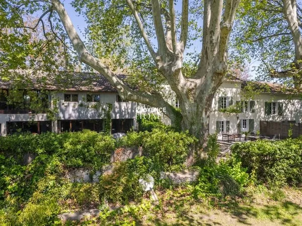 A Vendre Mas Provençal De Caractère Avec Parc De 1,6 Hectare Et Piscine, Proche Isle-Sur-La-Sorgue