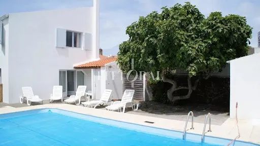 Maison 11 pièces 360 m²