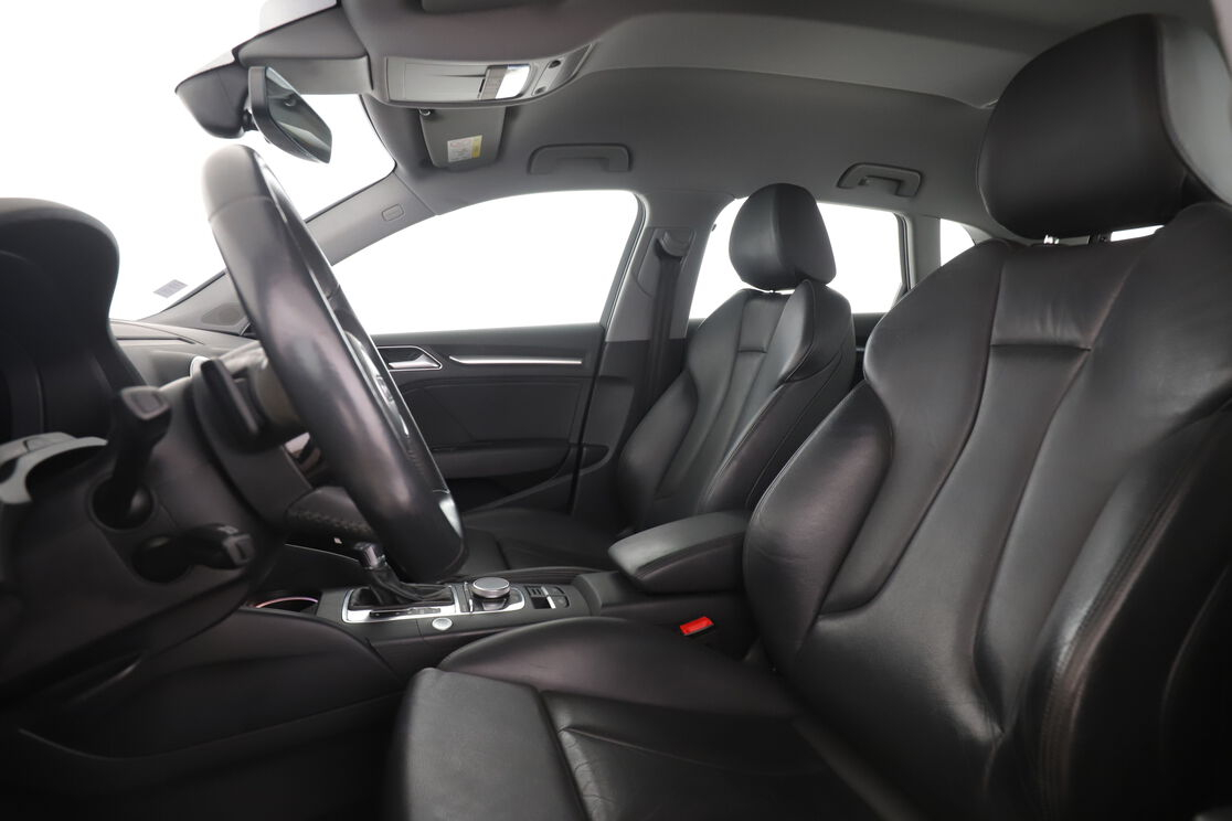 Audi A3 Sportback 30 TFSI Design Luxe S Tronic 7 — photo 9