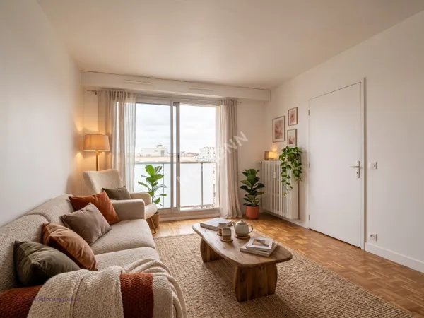 STUDIO AU DERNIER ÉTAGE - CALME ET LUMINEUX - PARIS 19