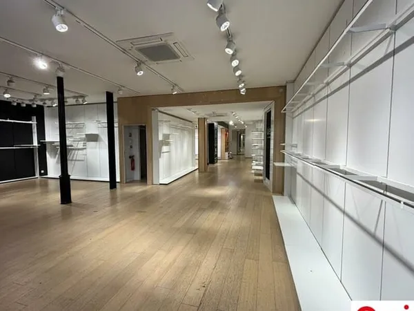 Local commercial 200 m²