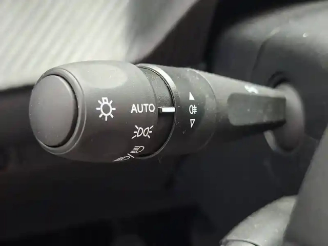 Peugeot 208 100 s&amp;s bvm6 — photo 20