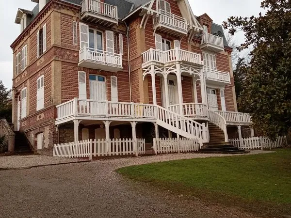 A louer F2 dans villa d'époque