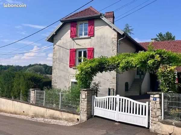 Maison en pierre 185m2 au calme, vue dégagée, sur terrain 4054m2
