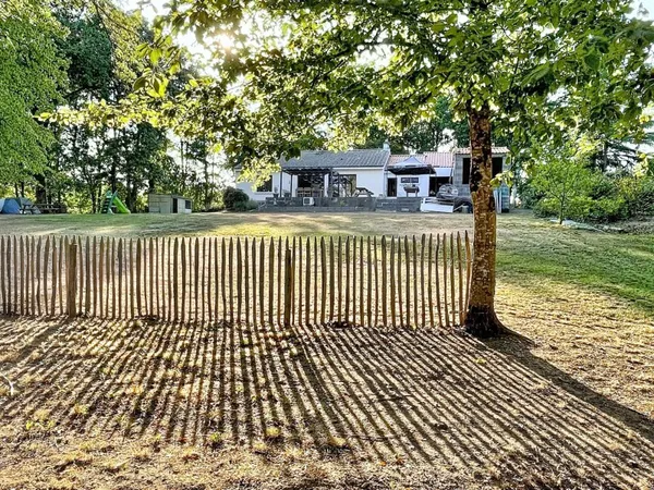 Maison de 122m² au centre d'un parc arboré.