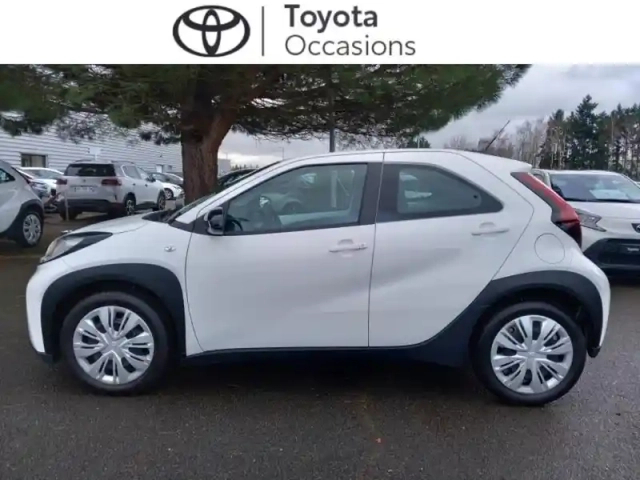 Toyota Aygo x 1.0 vvt-i 72ch dynamic s-cvt my23 — photo 3