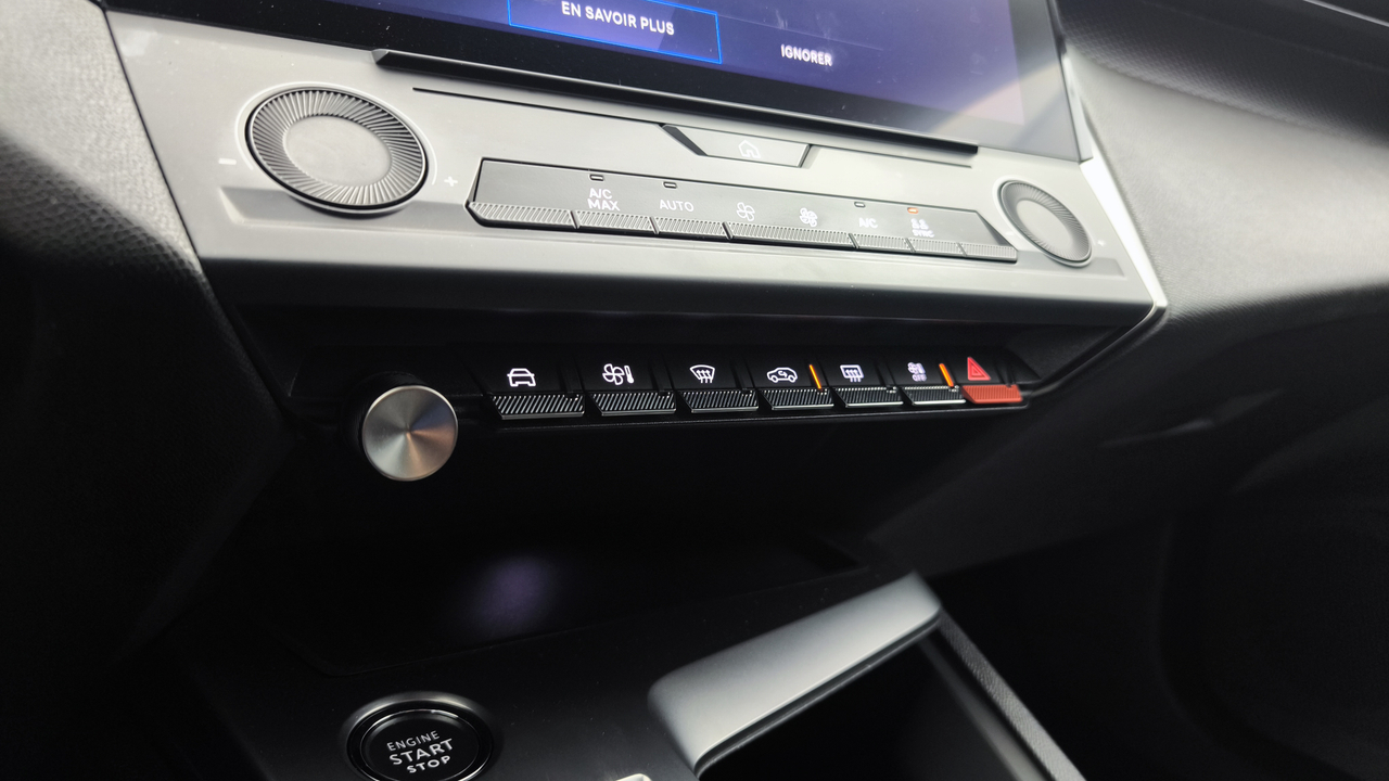 Peugeot 308 SW PHEV 180 e-EAT8 — photo 30