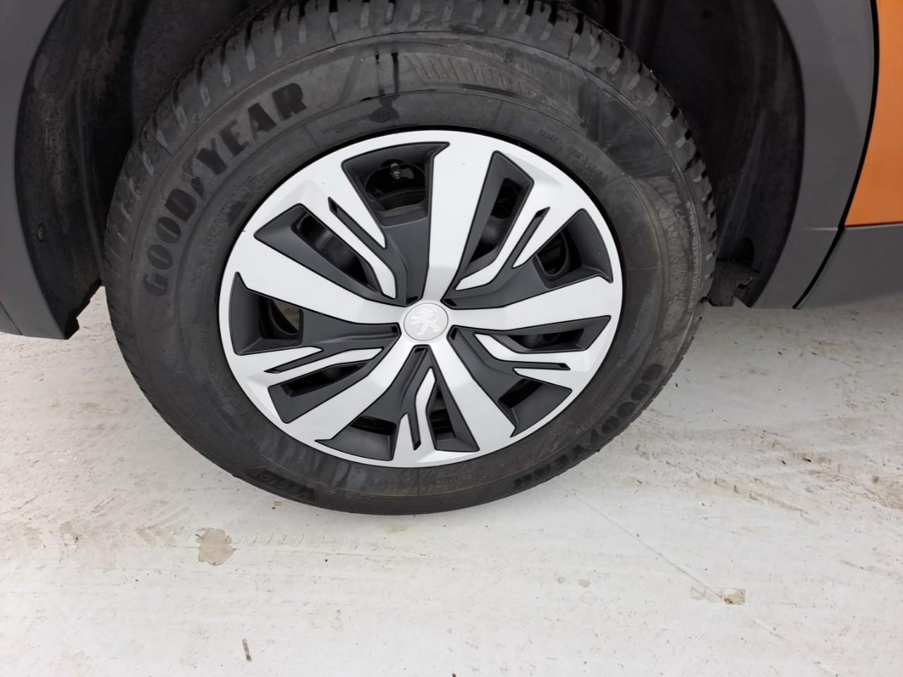 Peugeot 2008 puretech 100 s&s bvm6 active pack — photo 18