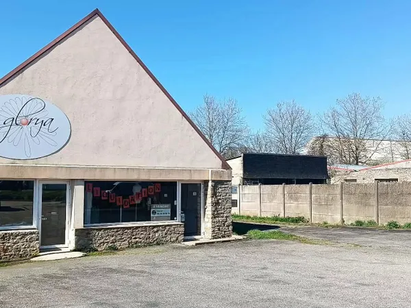 PONTIVY - LOCAL COMMERCIAL 300 M²