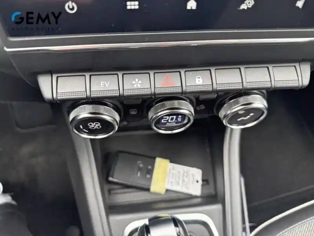 Renault Captur e-tech 145 - 21 — photo 26