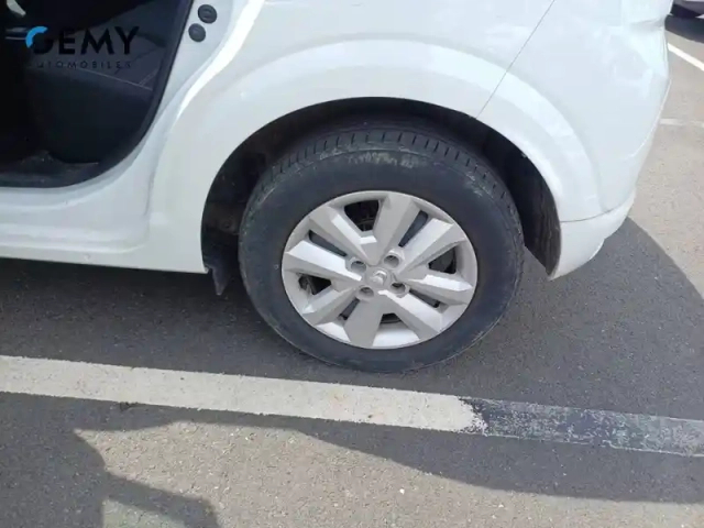 Dacia Sandero tce 90 - 22 — photo 11