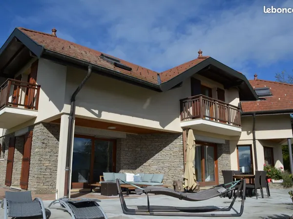 Maison 8 pièces 212m² avec vue Lac et montagnes