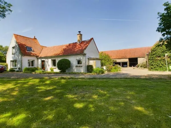 Maison 9 pièces 566 m²