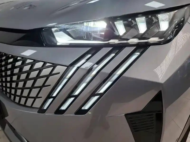 Peugeot 5008 electrique 210 ch 73 kwh — photo 41