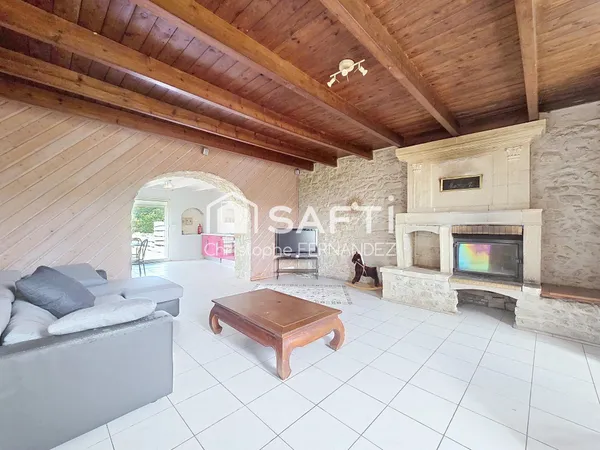 Maison en pierre, 8 chambres et très grand terrain