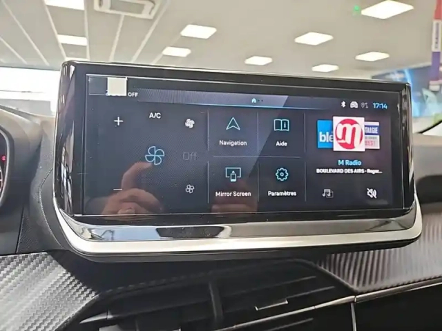 Peugeot 208 turbo 100 ch bvm6 — photo 20