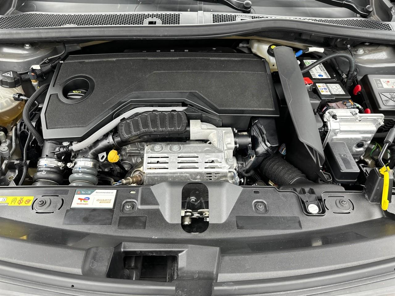 Peugeot 2008 hybrid 136 e-dcs6 gt — photo 13