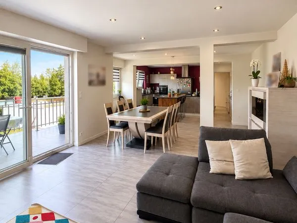 A louer - Appartement 5 pièces 170m² en duplex, terrasse et garage privatifs