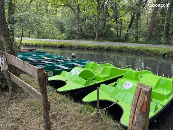 Aire de loisirs avec Pedalos et snack