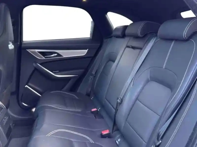 Jaguar F-Pace p400e plug-in-hybrid r-dynamic black bva8 awd — photo 30