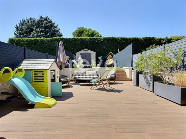 Duplex de 93m2 avec jardins et stationnements