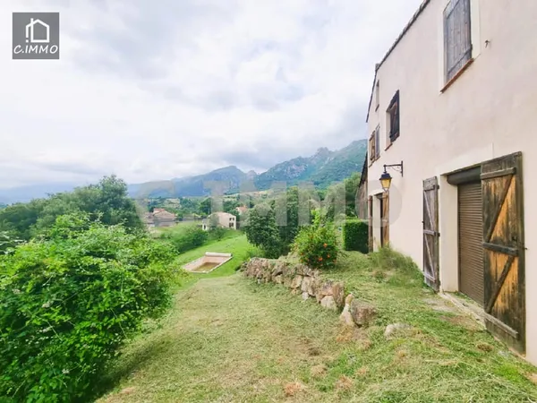 Maison en pierres de type 7 de 230 m2 sur 3 873 m2 de terrai