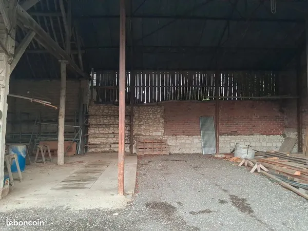 Garage, emplacement grand véhicule, parking