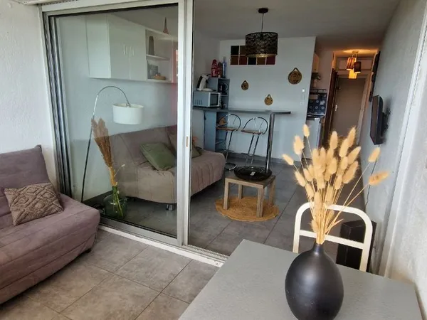 Location studio climatisee meublee avec parking vue mer